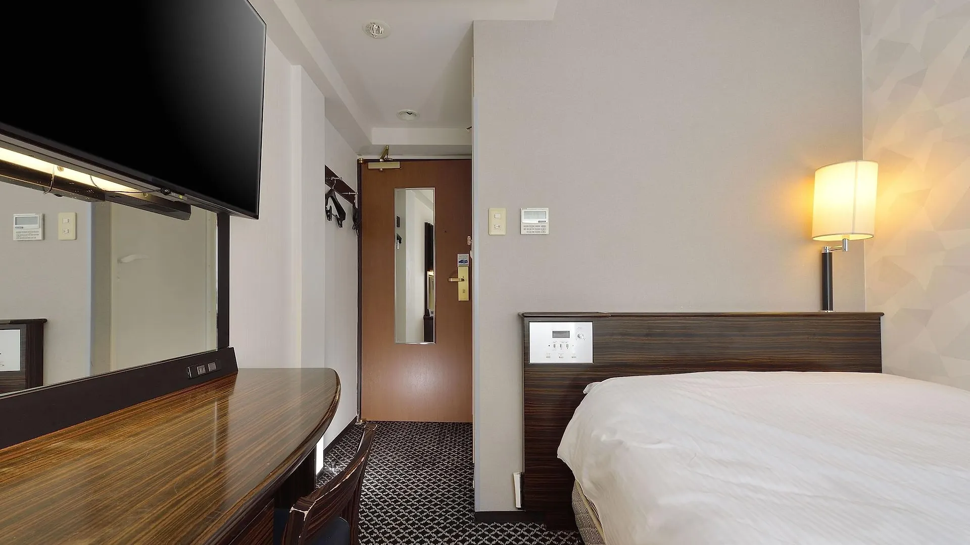 Apa Hotel Yokohama Kannai